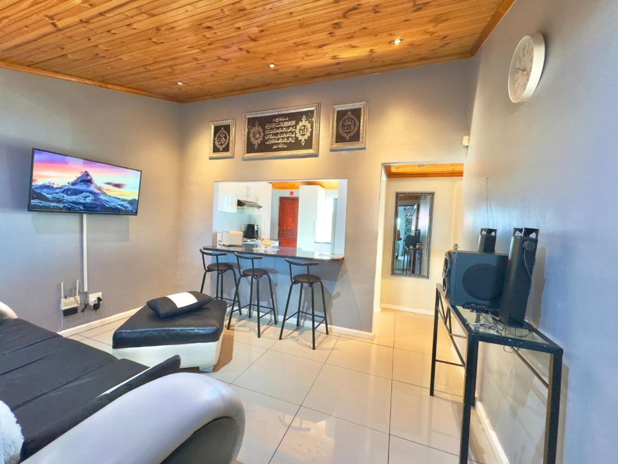 2 Bedroom Property for Sale in Steenberg Western Cape